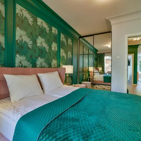 Navigator- Nadmorskie Tarasy Port * Kołobrzeg