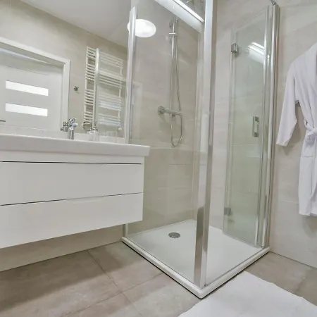 Navigator- Nadmorskie Tarasy Port * Kołobrzeg